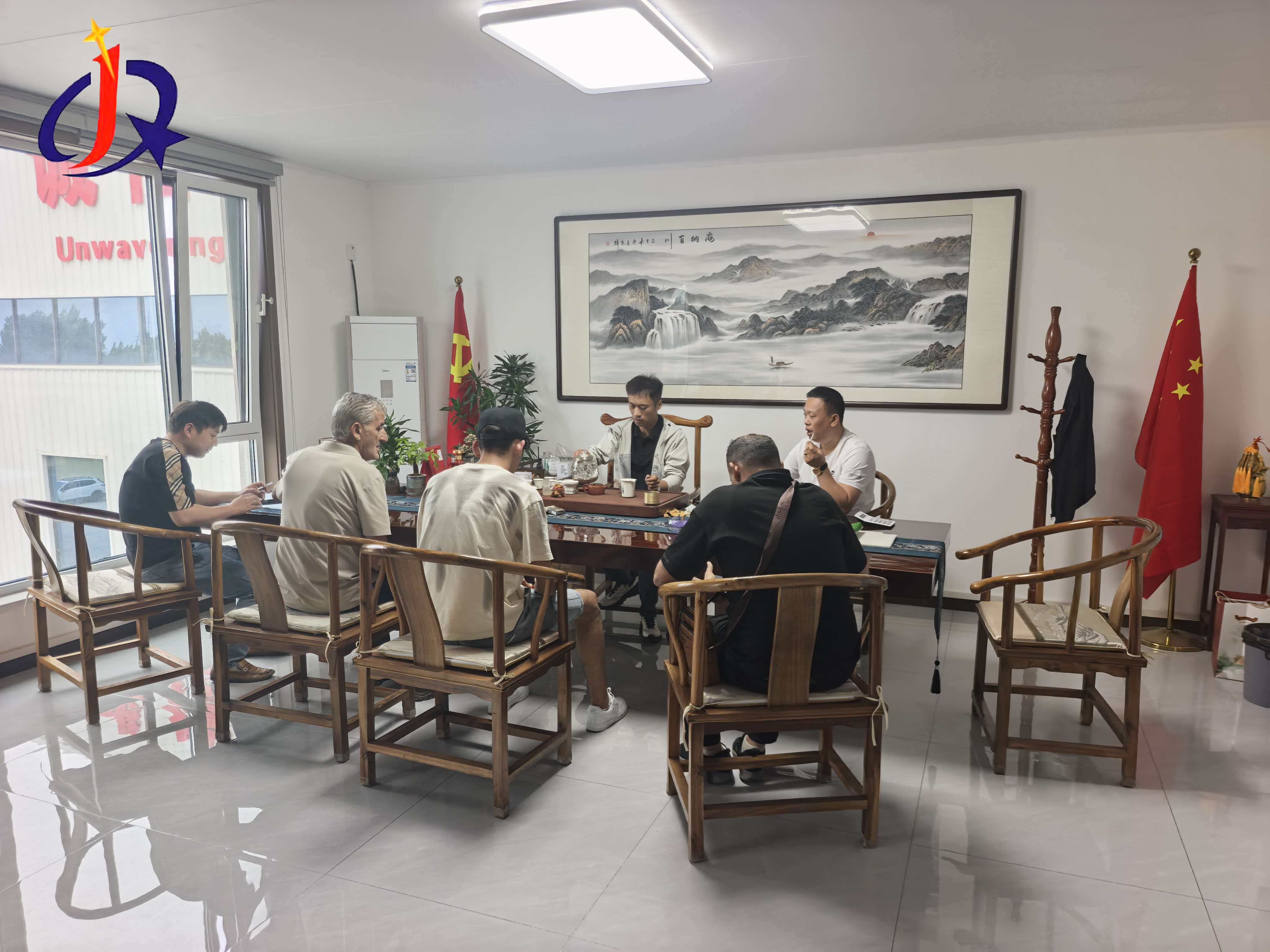 Les distributeurs colombiens d’équipements de traitement de l’or visitent Jinqi Machinery pour une coopération sur le marché sud-américain